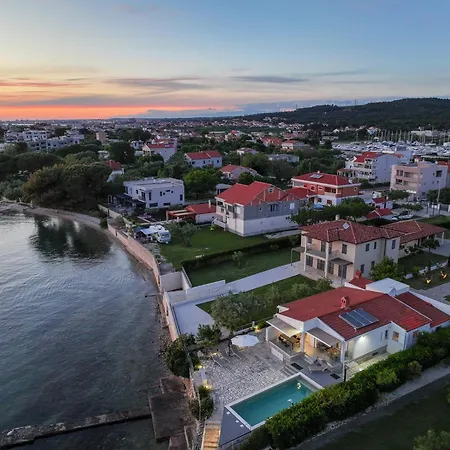 Pisacic Holiday home *