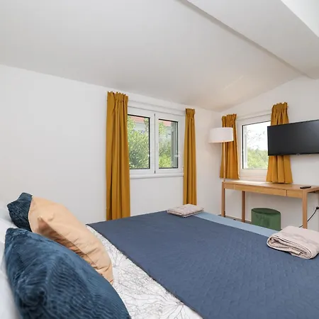 Pisacic Holiday home